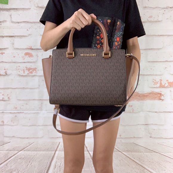 Michael Kors Handbags - Michael Kors Selma Medium Top Zip Satchel